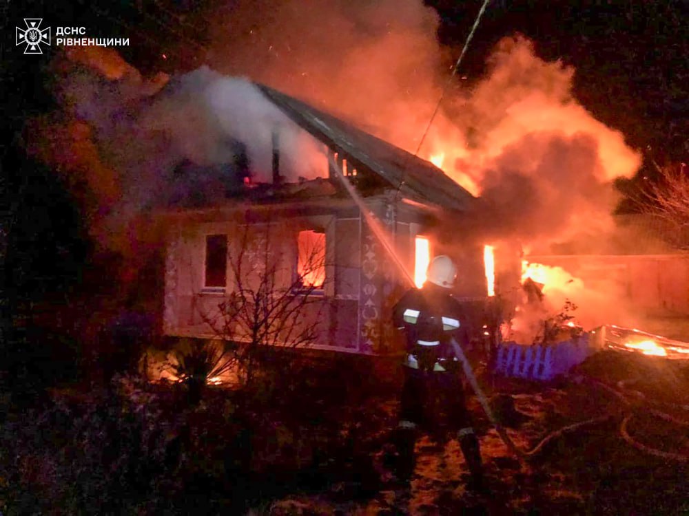 1 На Рівненщині через пожежу у будинку загинули люди