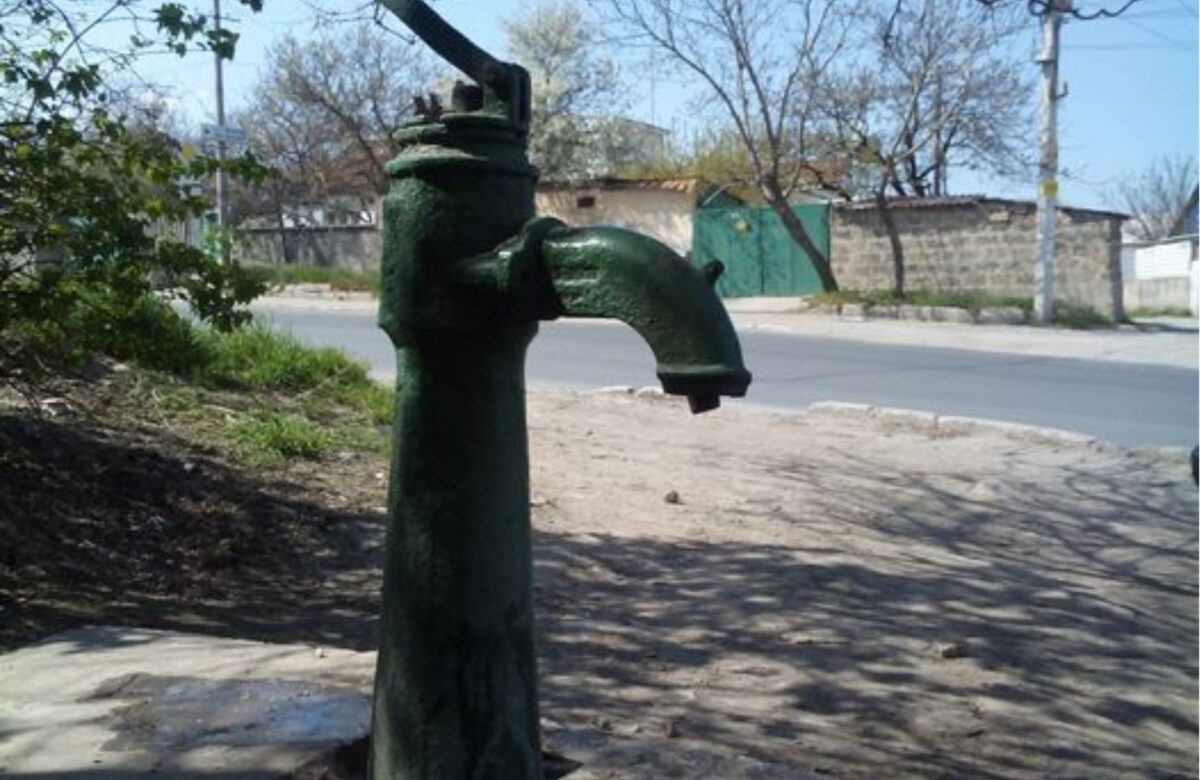 Відомо де у Рівному набрати води, якщо відсутнє водопостачання