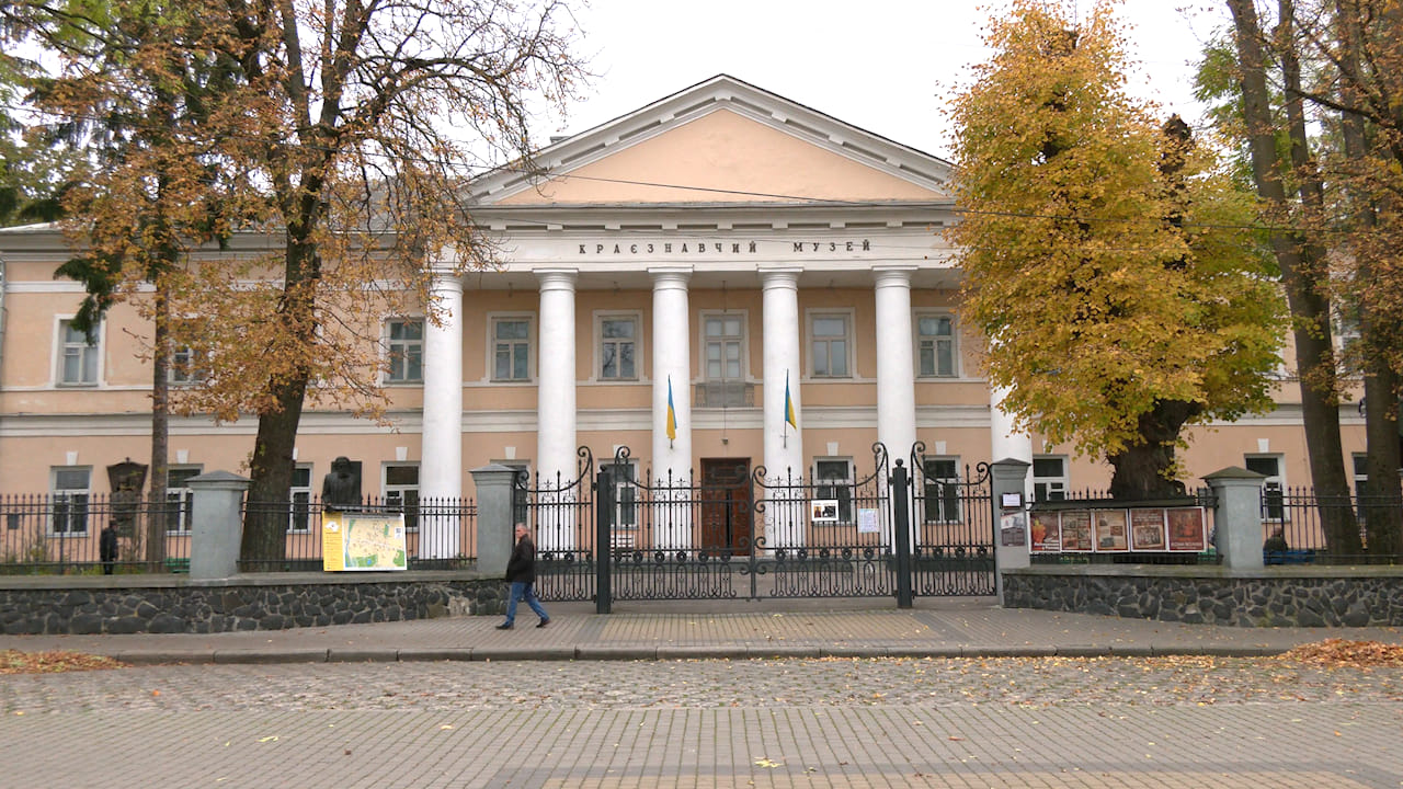 Суд визнав незаконними дії колишнього директора Рівненського обласного краєзнавчого музею 0000