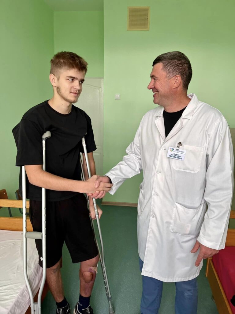 1 Лікарі Рівненщини врятували підлітка від ампутації ноги після важкого ДТП