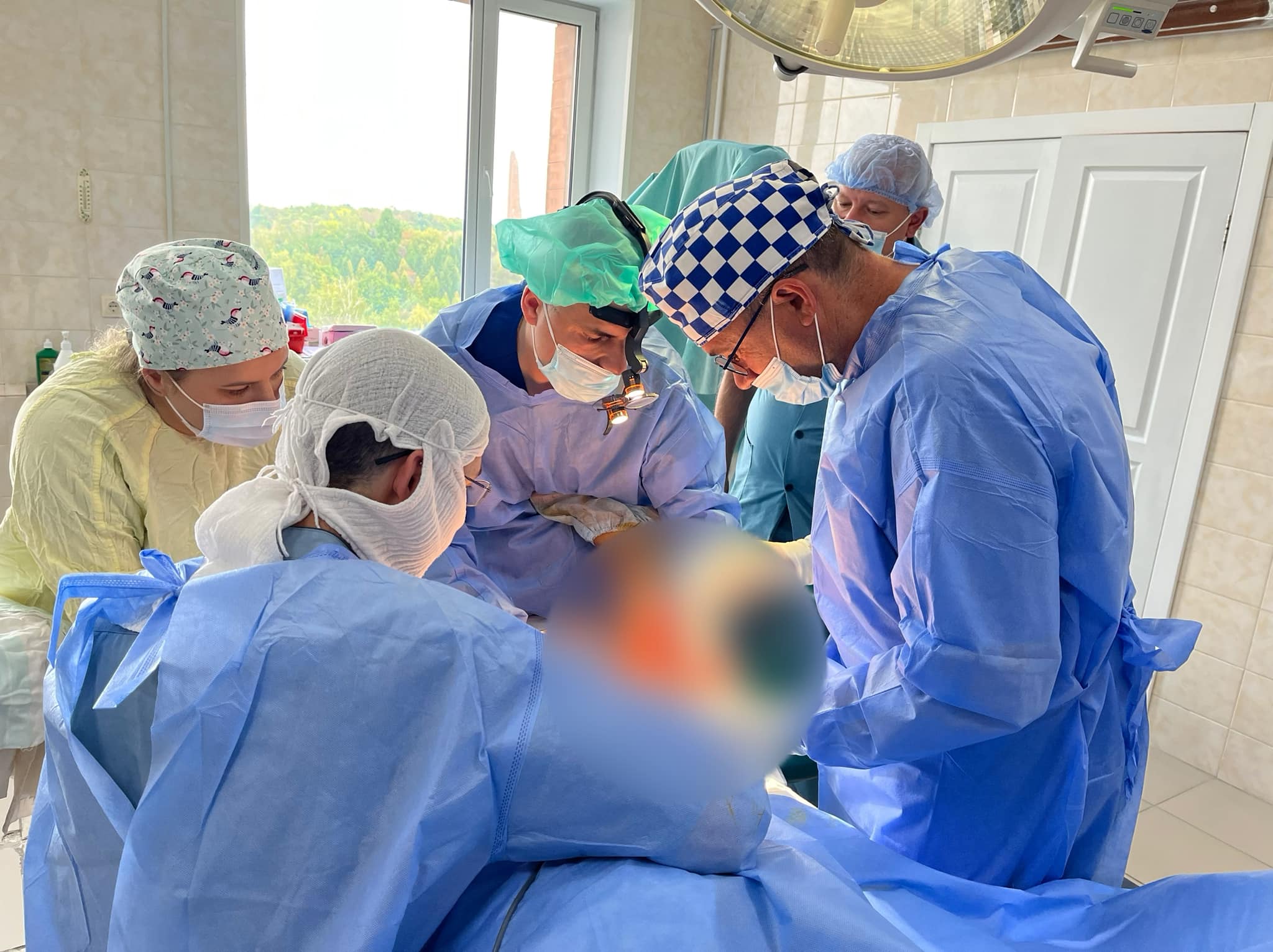 Лікарі Рівненщини врятували підлітка від ампутації ноги після важкого ДТП 0000