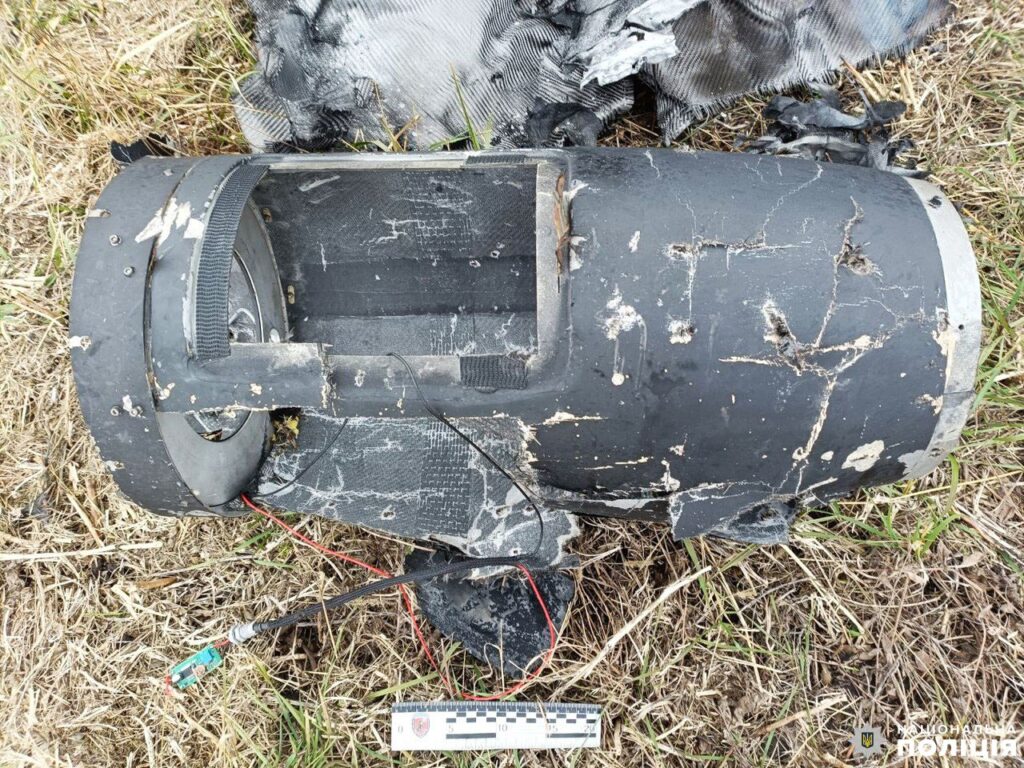 1 Поліція Рівненщини показала уламки збитих ворожих літальних апаратів (ФОТО)