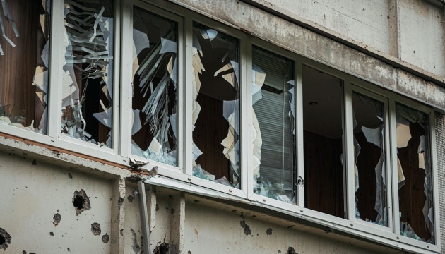 Відомо, куди звертатися жителям Рівненської громади, щоб замінити вибиті вікна після ворожого удару 0000
