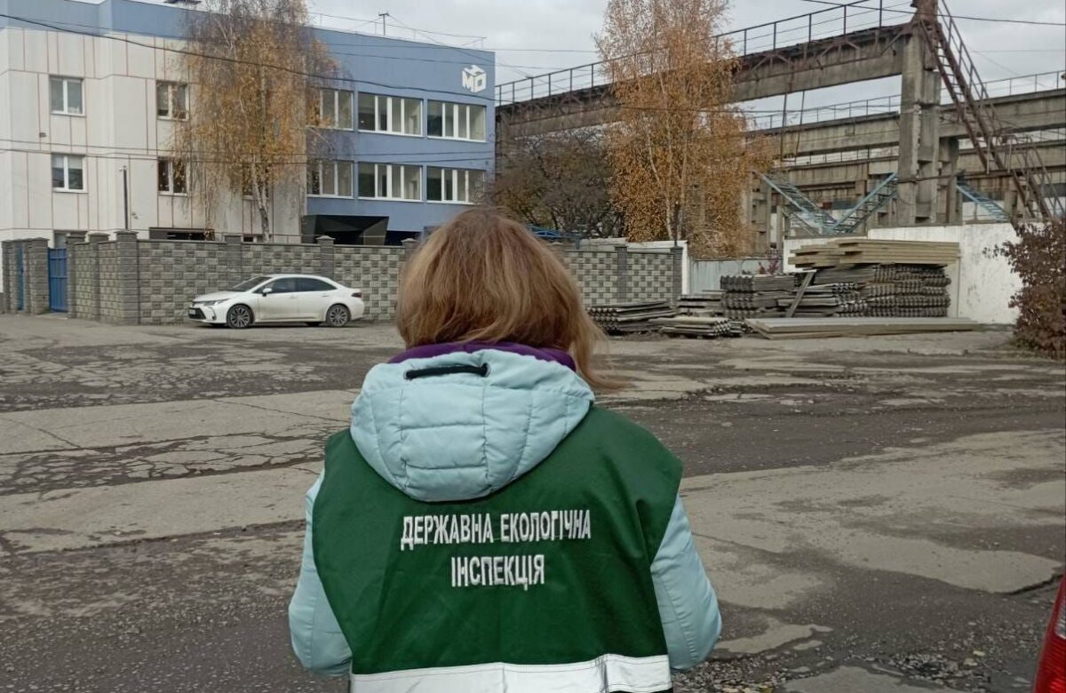 Підприємство у Рівному перевірять через скаргу на забруднення повітря