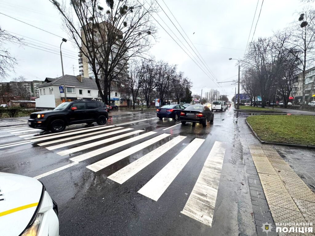 1 Водій BMW у Рівному наїхав на жінку: вона рухалась по пішохідному переходу