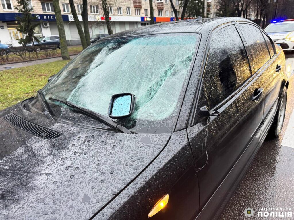 1 Водій BMW у Рівному наїхав на жінку: вона рухалась по пішохідному переходу