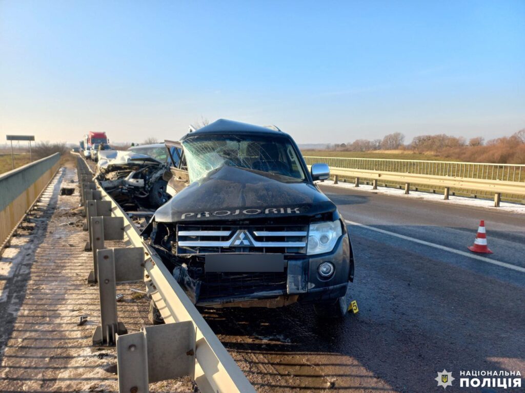 1 Позашляховик розвернуло та викинуло на зустрічну: відомі подробиці смертельної ДТП на Рівненщині