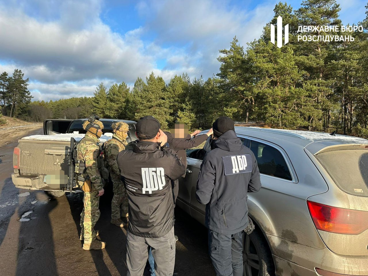 Поліцейський з Рівненщини за 8 тисяч доларів переправляв «ухилянтів» до білорусі 0000