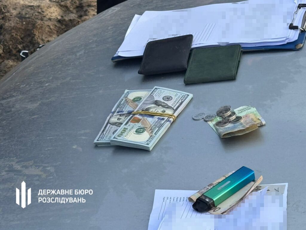 1 Поліцейський з Рівненщини за 8 тисяч доларів переправляв «ухилянтів» до білорусі