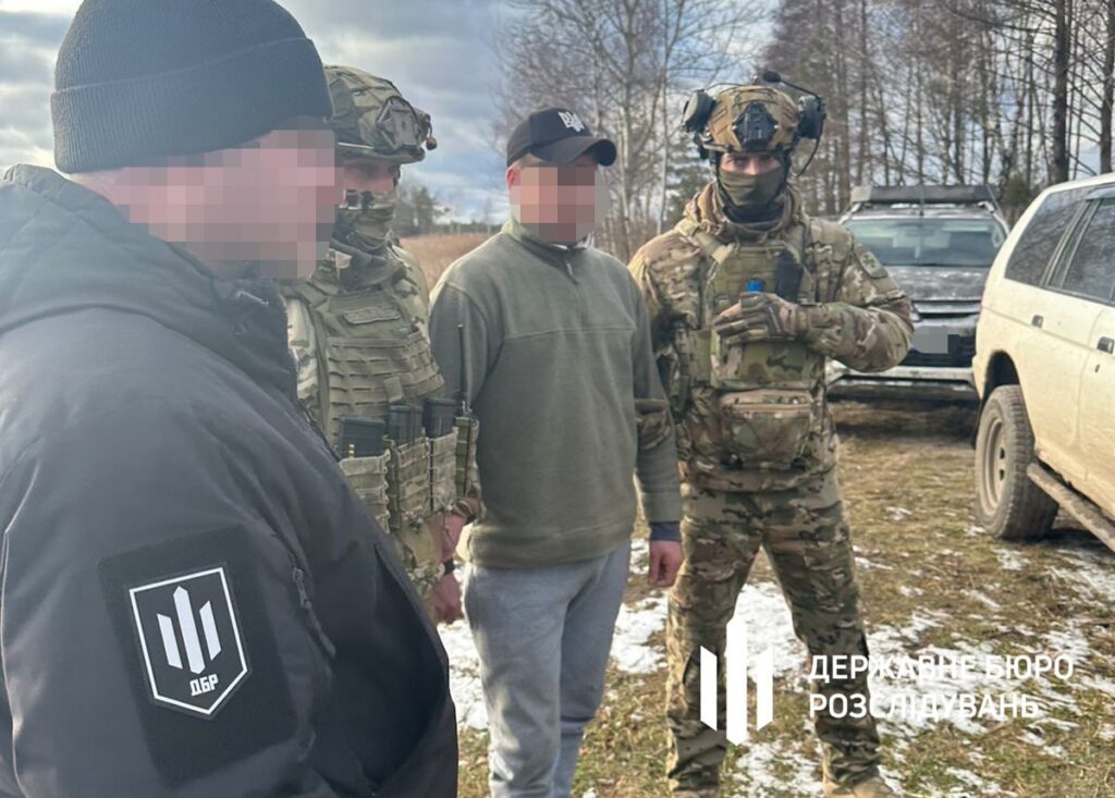 1 Поліцейський з Рівненщини за 8 тисяч доларів переправляв «ухилянтів» до білорусі