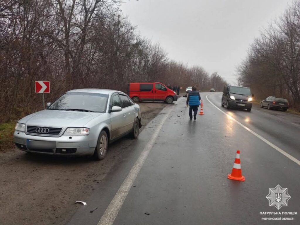 1 Пошкодив 4 авто та в'їхав у дерево: за кермом біля Рівного був нетверезий водій