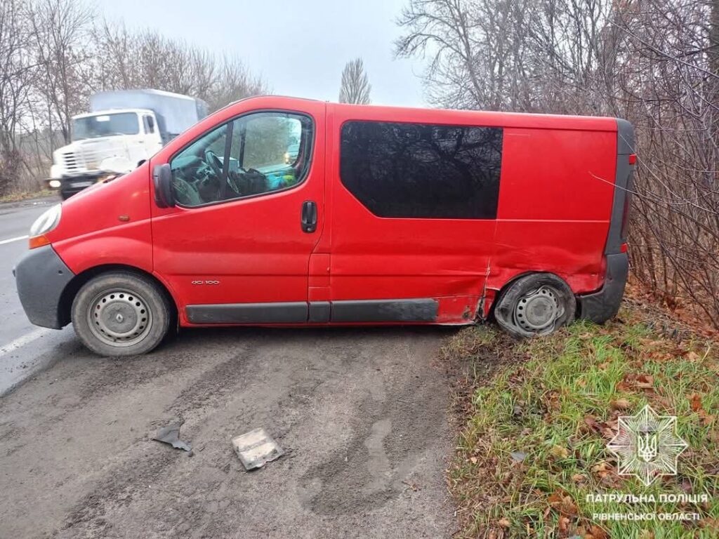 1 Пошкодив 4 авто та в'їхав у дерево: за кермом біля Рівного був нетверезий водій