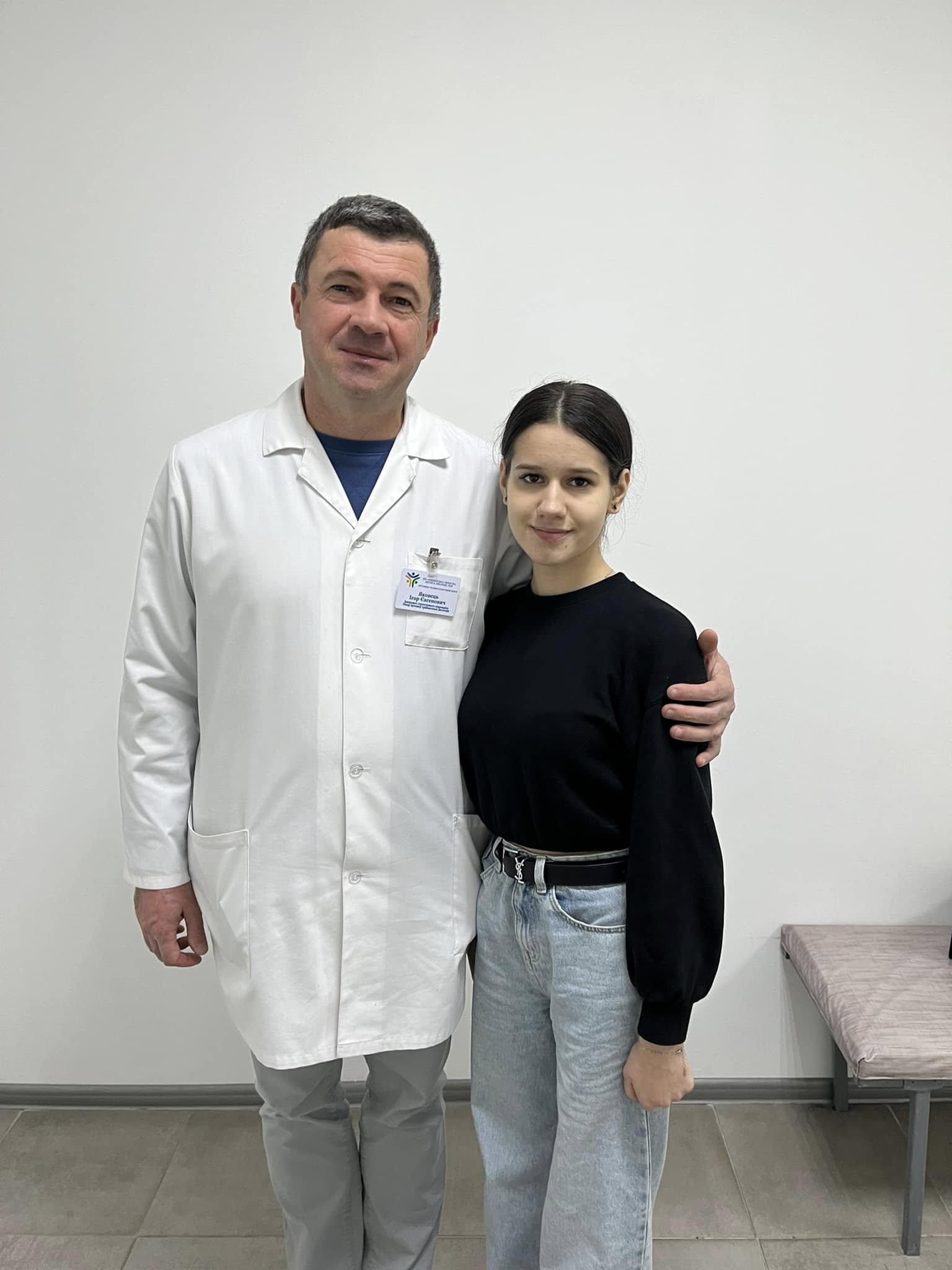 Лікарі Рівненщини поставили на ноги 18-річну дівчину, яка два роки самостійно не ходила 0000
