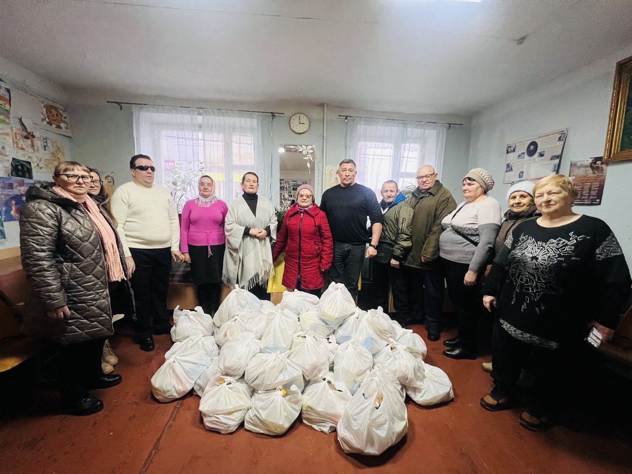1 Сліпі люди з Рівного отримали допомогу та нагороди