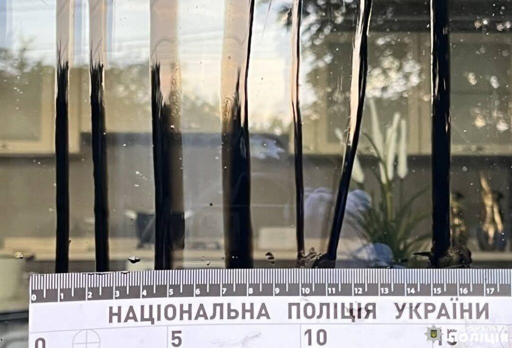 1 Кинули коктейль Молотова в магазин у Рівному та підпалили його: що загрожує лучанам