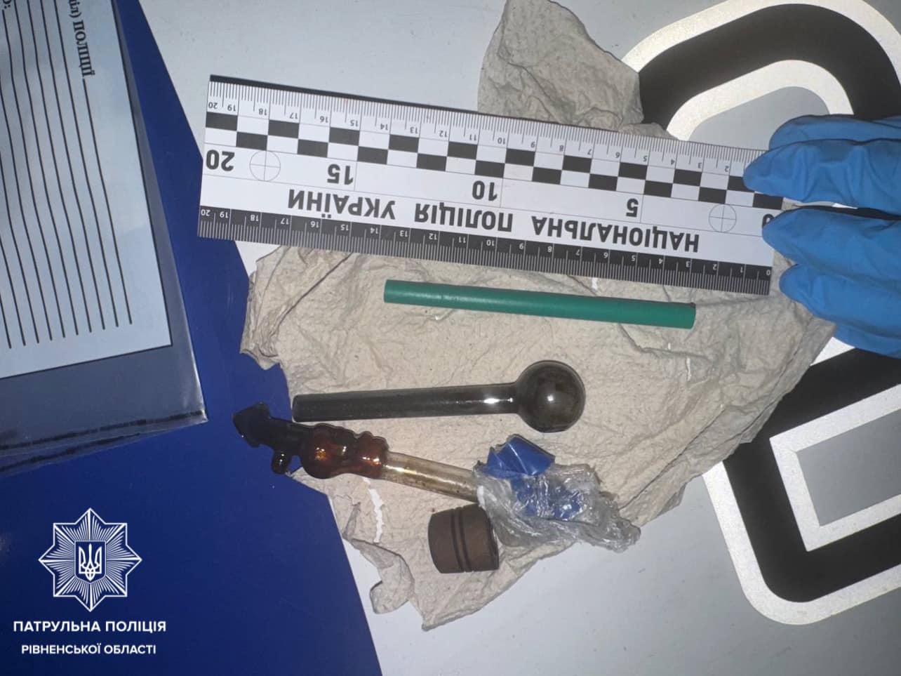 Нервував коли побачив патрульних: у Рівному виявили наркотичні речовини у 17-річного юнака 0000