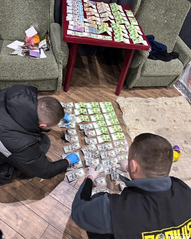 Майже півсотні чоловіків переправили за кордон: поліція Рівненщини викрила злочинців