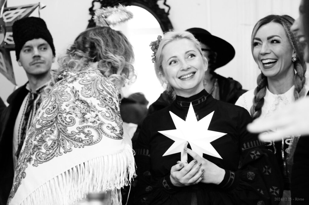 1 У Рівному колядував Зірковий вертеп: куди направлять зібрані кошти ( ФОТО)