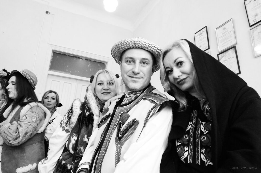 1 У Рівному колядував Зірковий вертеп: куди направлять зібрані кошти ( ФОТО)