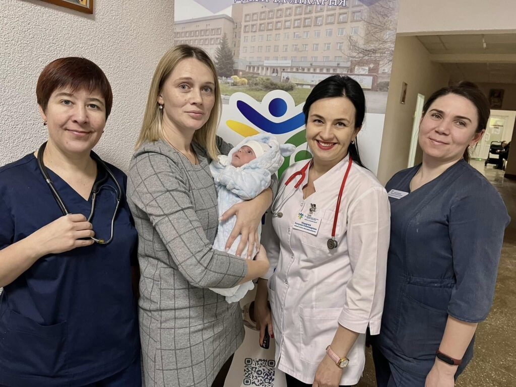 1 Прооперували на 6й день життя: як рівненські лікарі рятували малюка