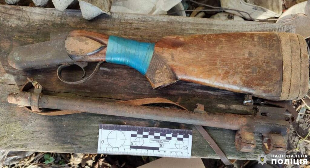 1 У жителів Рівненщини знайшли майже сотню патронів та рушницю