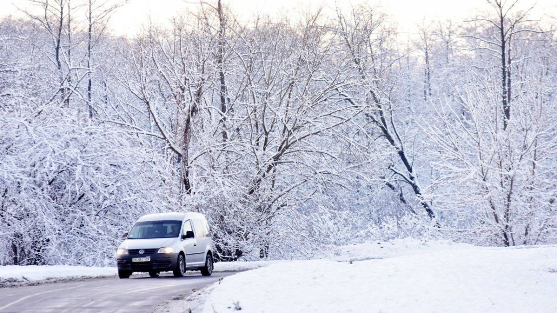 Як уникнути неприємностей на дорогах взимку: поради для водіїв