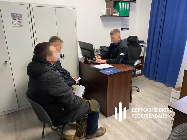 Командир з Рівненщини може «сісти» за незаконне нарахування «бойових» підлеглій 0000