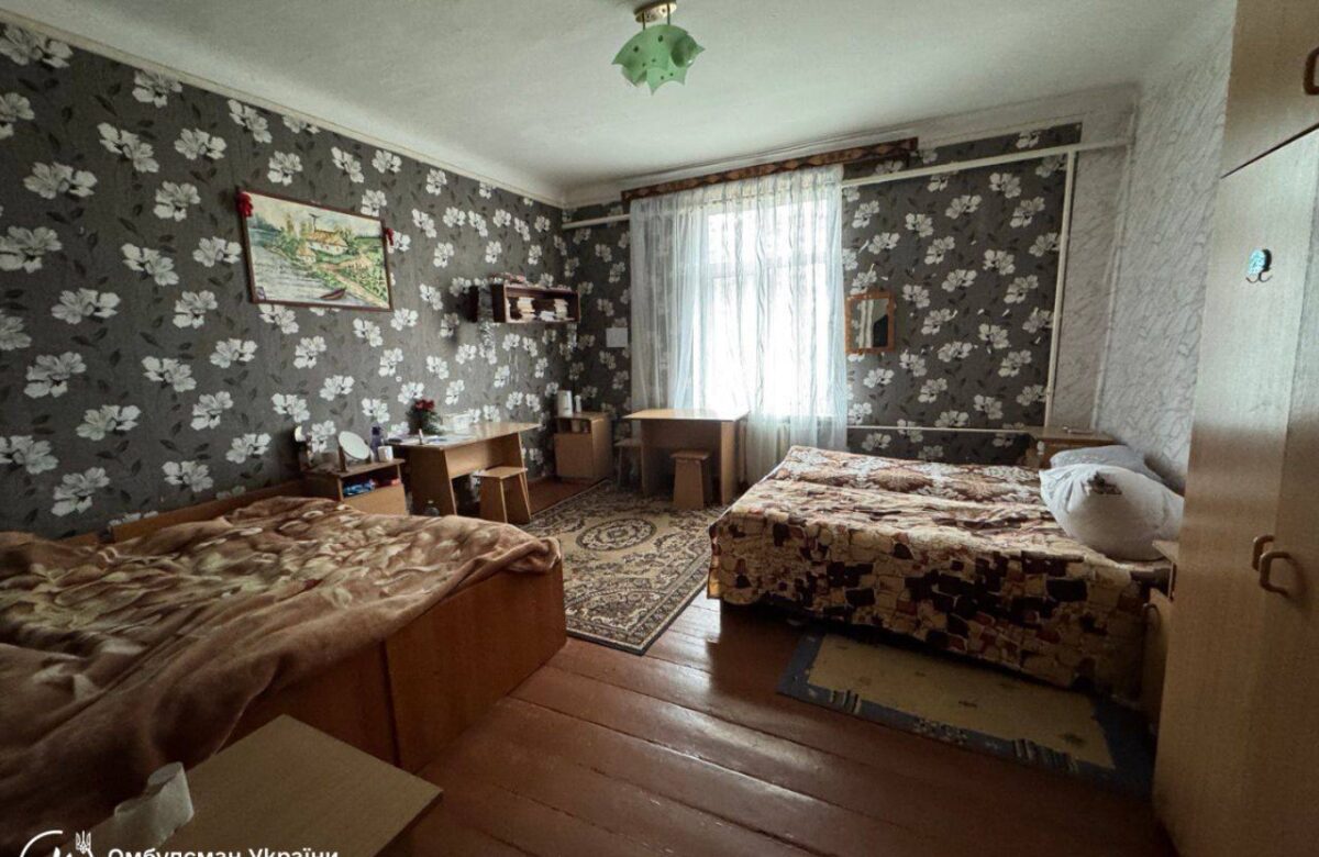 Протерміновані ліки та відсутність їжі в укритті: які порушення виявили у ліцеї на Рівненщині