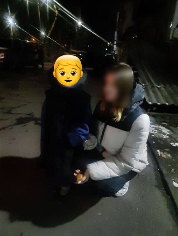 Пішов до бабусі та заблукав: Рівнянка допомогла повернути дитину батькам