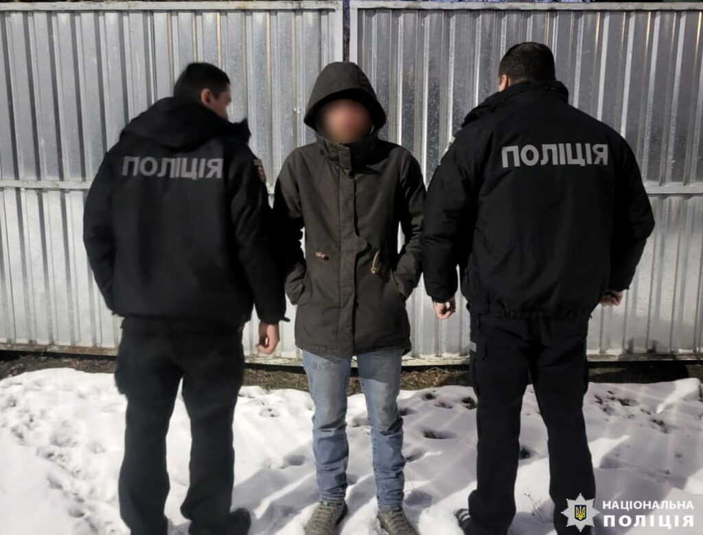 1 Крав гільзи з могил загиблих: жителю Рівненщини загрожує в’язниця