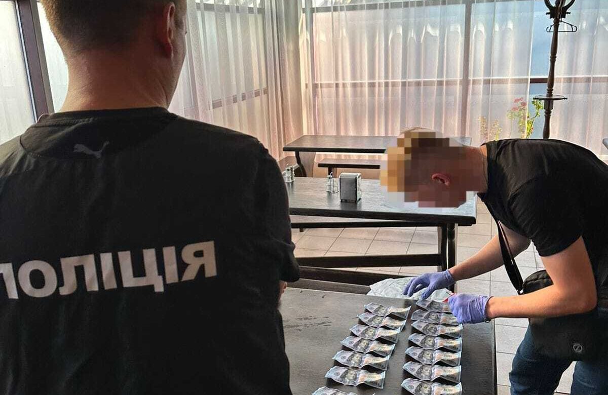 У Рівному завідувач кафедри отримував хабарі за вступ і допомагав уникнути мобілізації