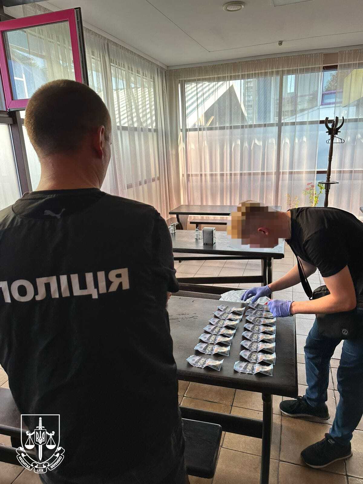 У Рівному завідувач кафедри отримував хабарі за вступ і допомагав уникнути мобілізації 0000