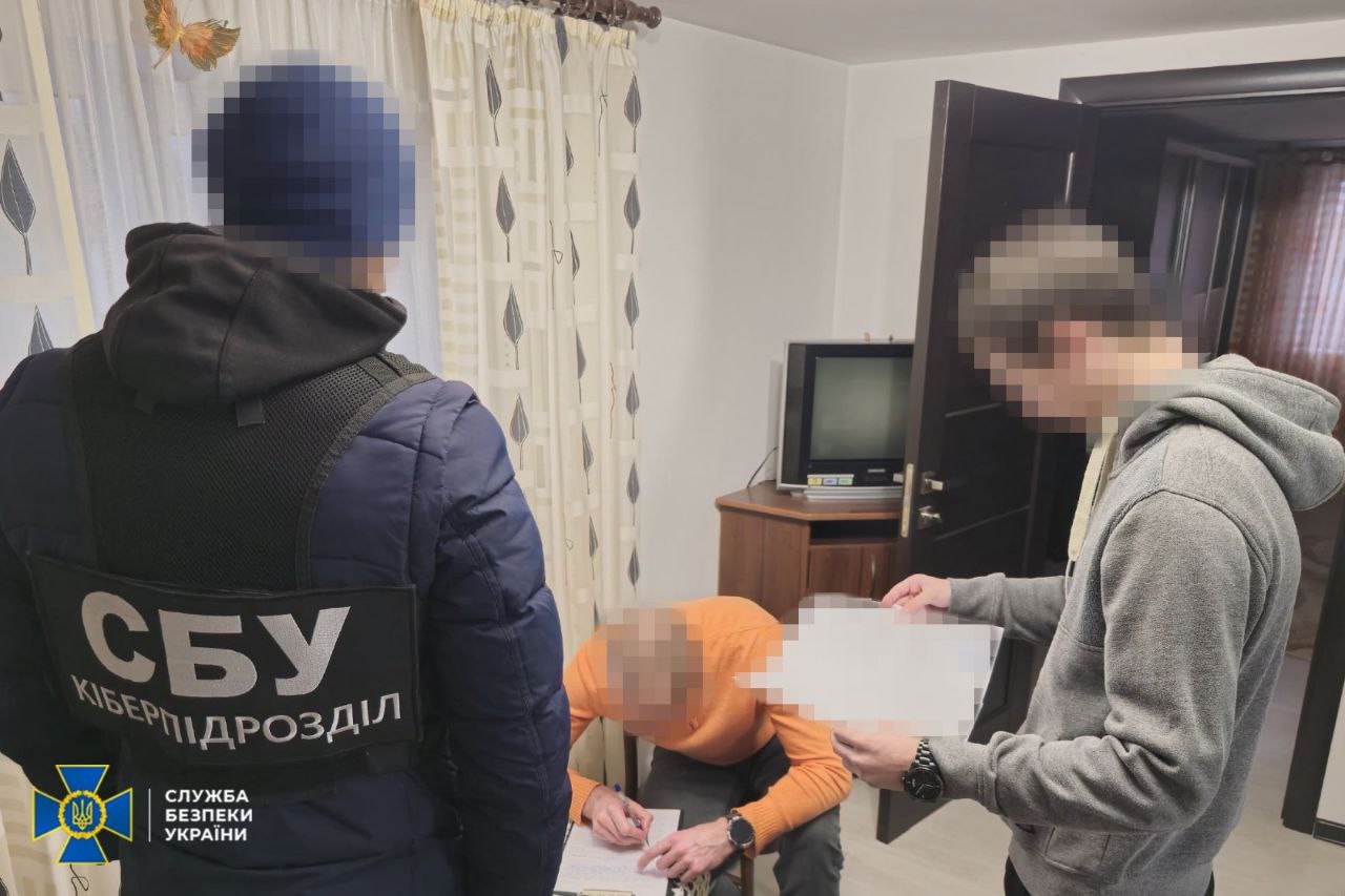 Затримали жителя Рівненщини, який коригував ракети рф на аеродроми та ППО 0000