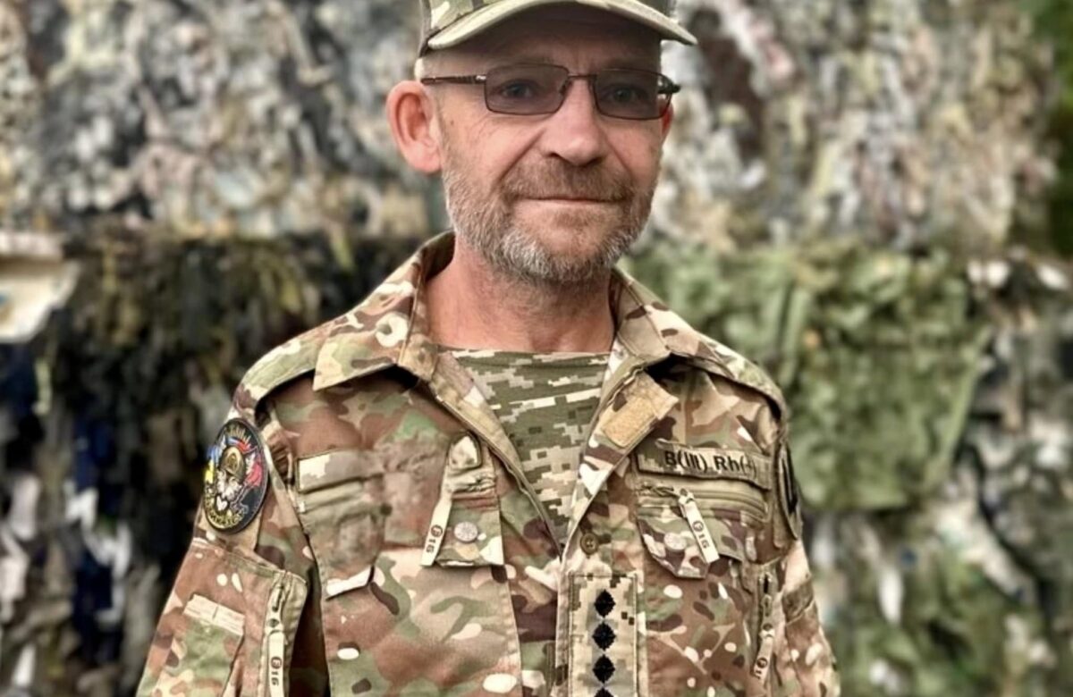 Військовий з Рівненщини вміло будує «криївки»-укриття на фронті