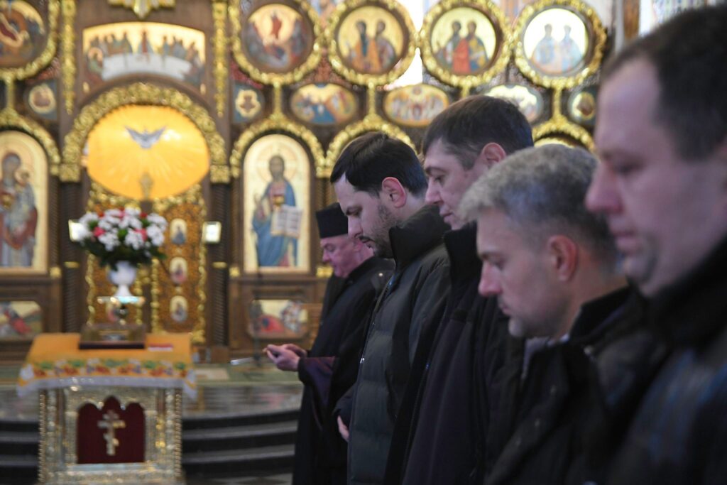 1 На Рівненщині у спільній молитві віддали шану полеглим Героям (ФОТО)