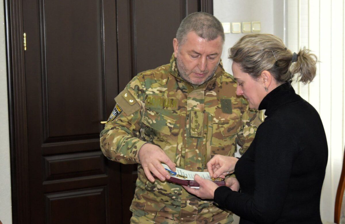 Матері загиблого захисника з Рівненщини вручили посмертний орден сина