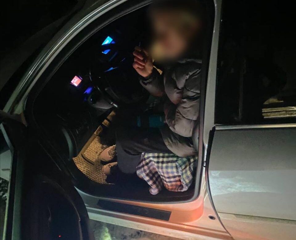 Рівненські патрульні зупинили водійку, яка була під наркотиками