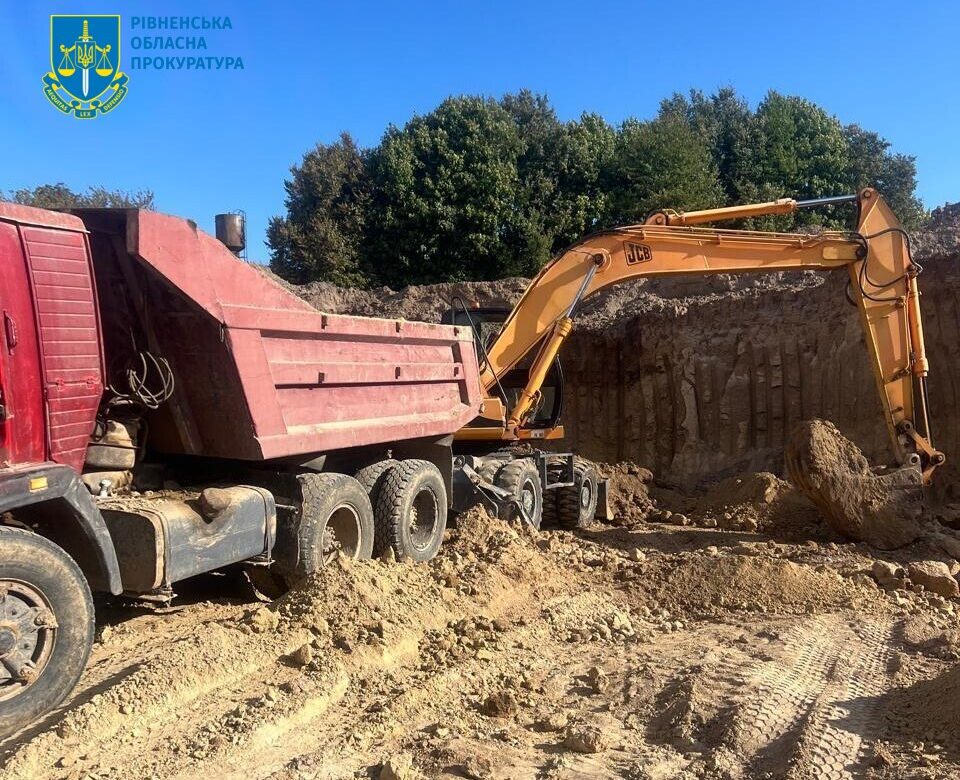 На Рівненщині судитимуть учасників угруповання, що незаконно видобували суглинок