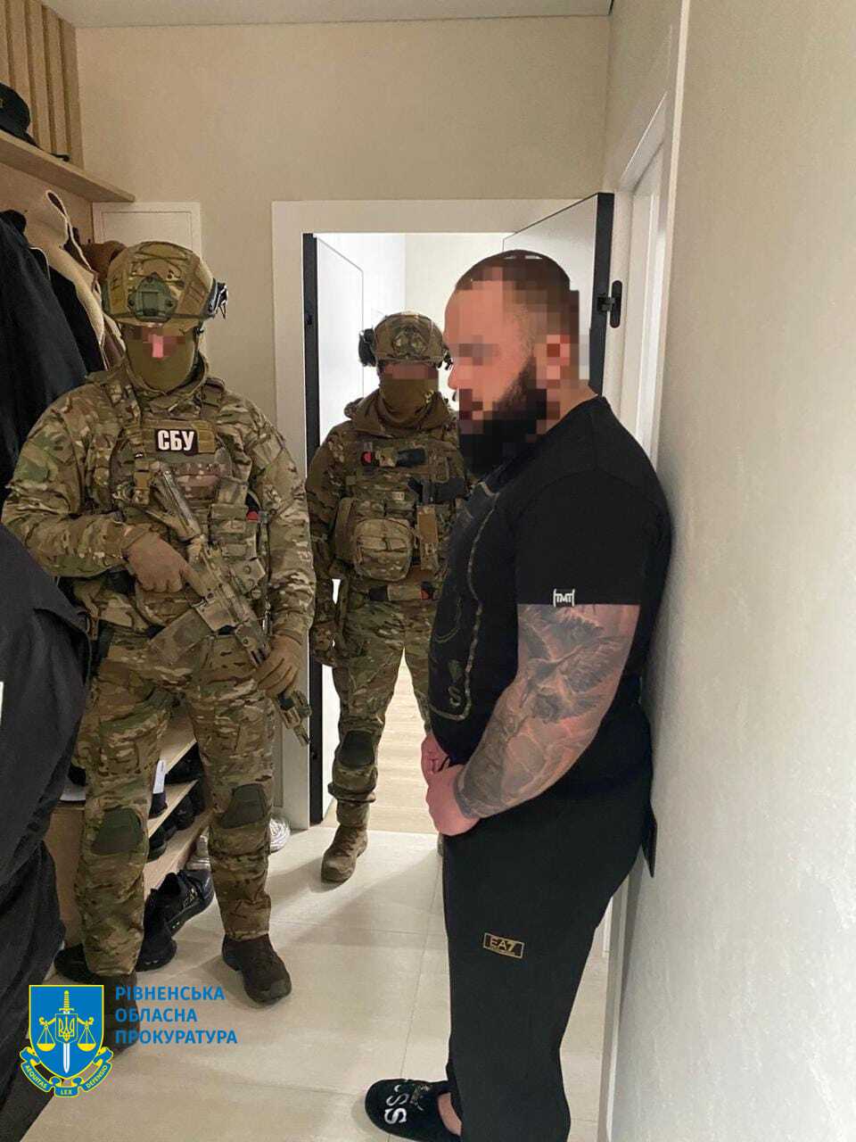 1 У Рівному за вимагання затримали групу злочинців