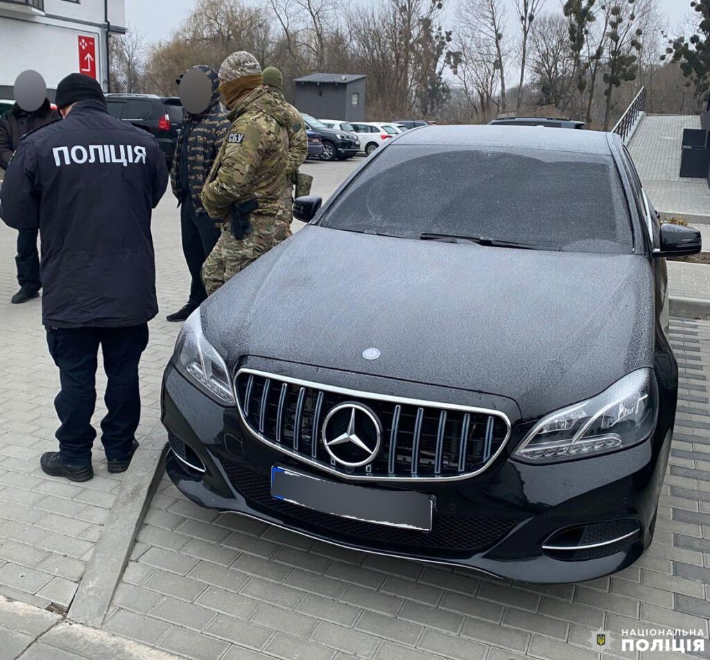 1 У Рівному за вимагання затримали групу злочинців