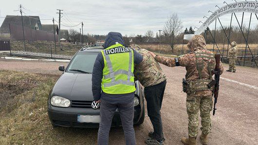 У сусідній області затримали двох жителів Рівненщини, які везли призовників через кордон 0000