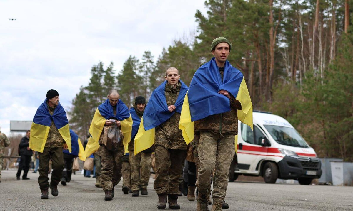 З полону повернули девʼять військових з Рівненщини