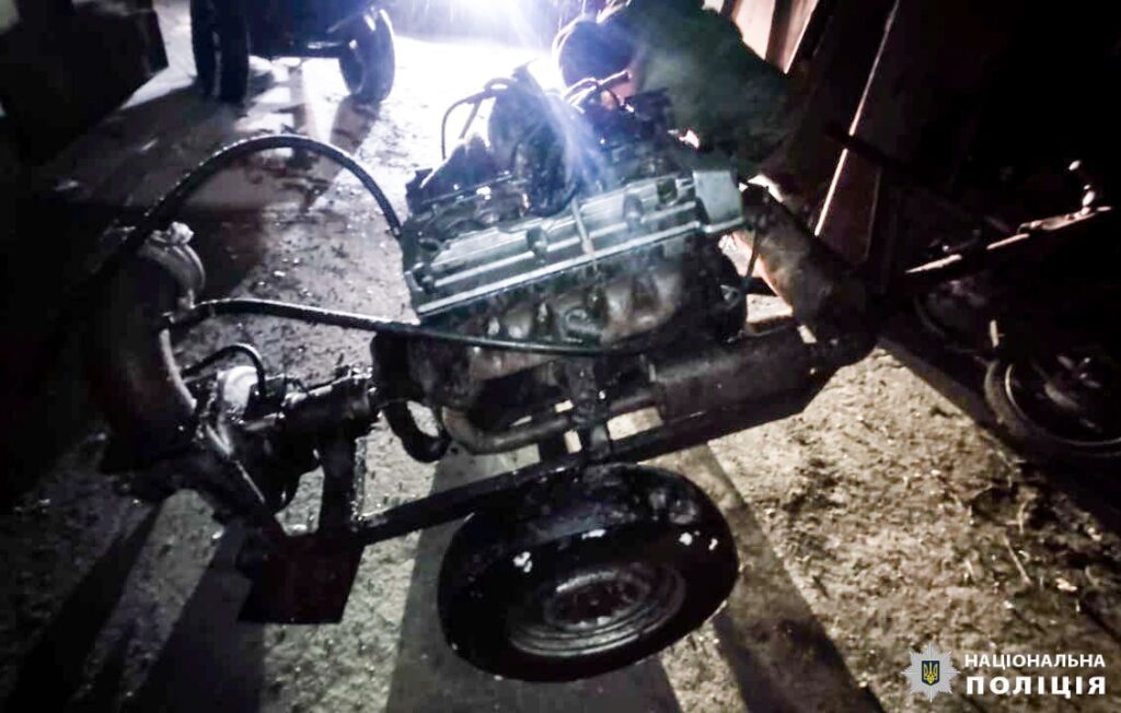 1 Поліцейські Рівненщини затримали нелегальних бурштинокопачів