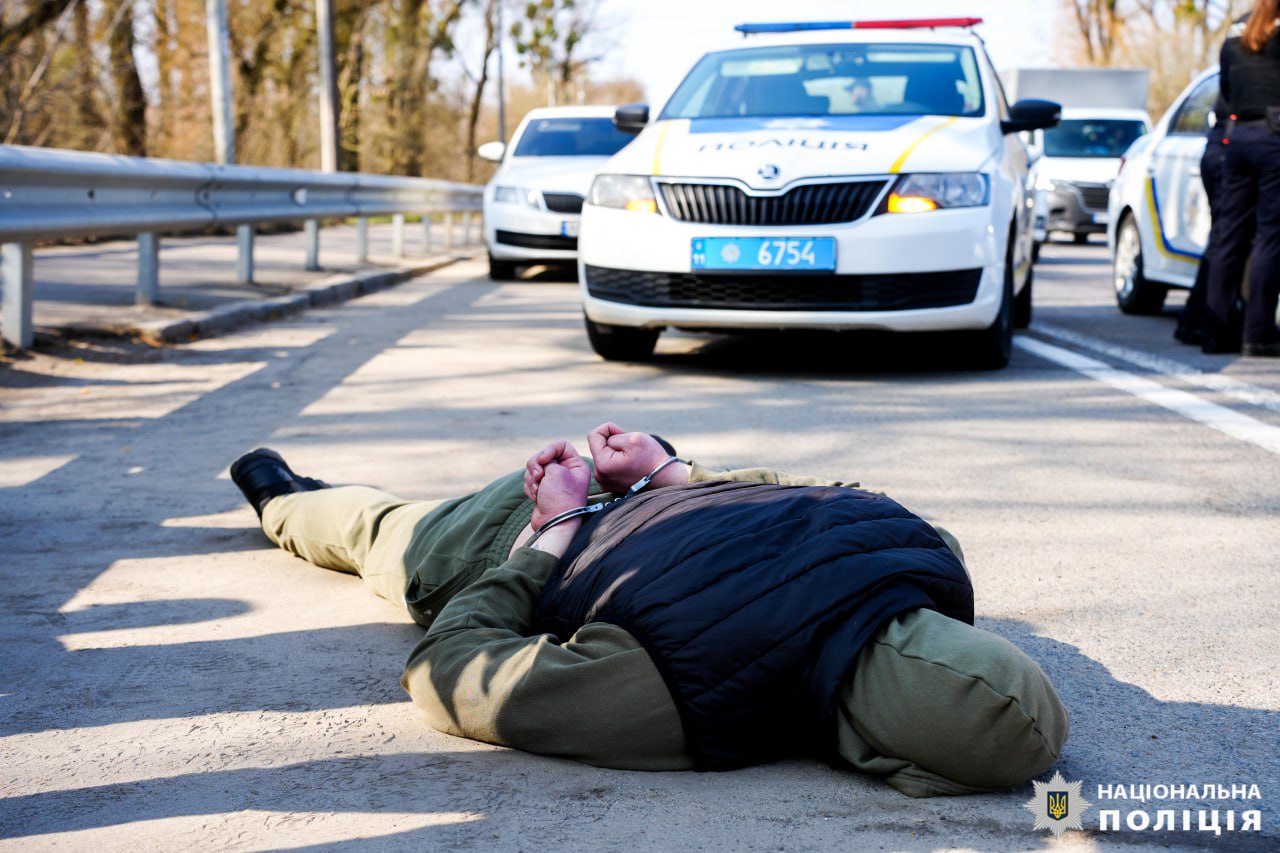 Зловмиснику, який напав на поштове відділення у Рівному, загрожує до 12 років тюрми 0000