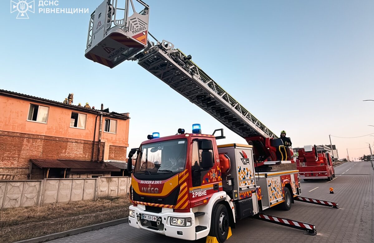У Рівному рятувальники запобігли масштабній пожежі