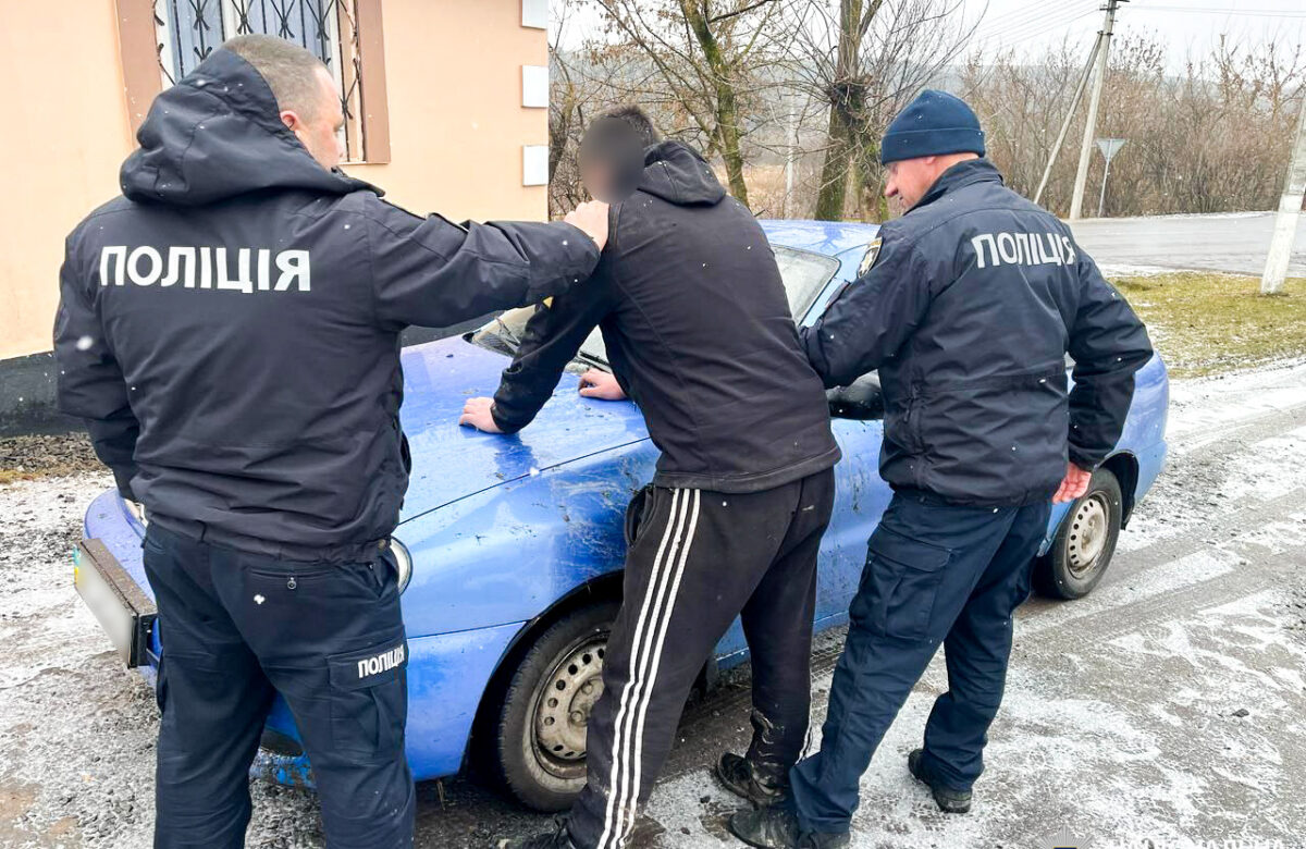 На Рівненщині дубенчанин викрав авто, щоб покататися, та попався п’яним за кермом