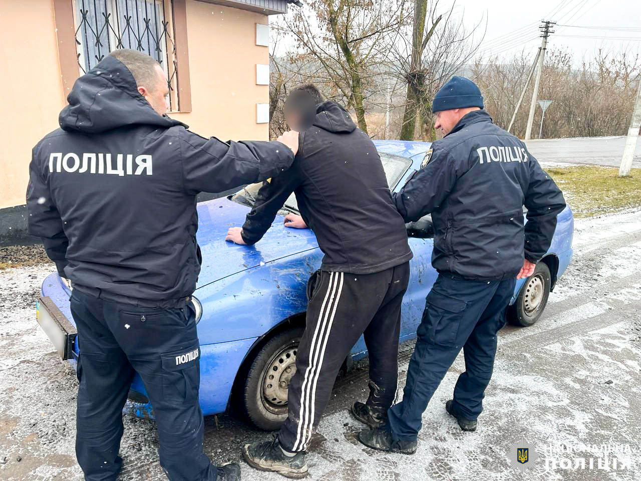 На Рівненщині дубенчанин викрав авто, щоб покататися, та попався п’яним за кермом 0000