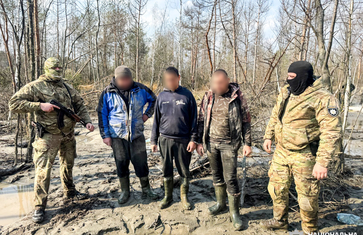 На Рівненщині поліцейські викрили незаконний видобуток бурштину