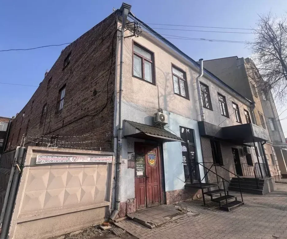 У Рівному виставили на продаж будівлі на Петлюри та Поштовій: фонд “Руєвит” звернувся з проханням відтермінувати рішення 0000