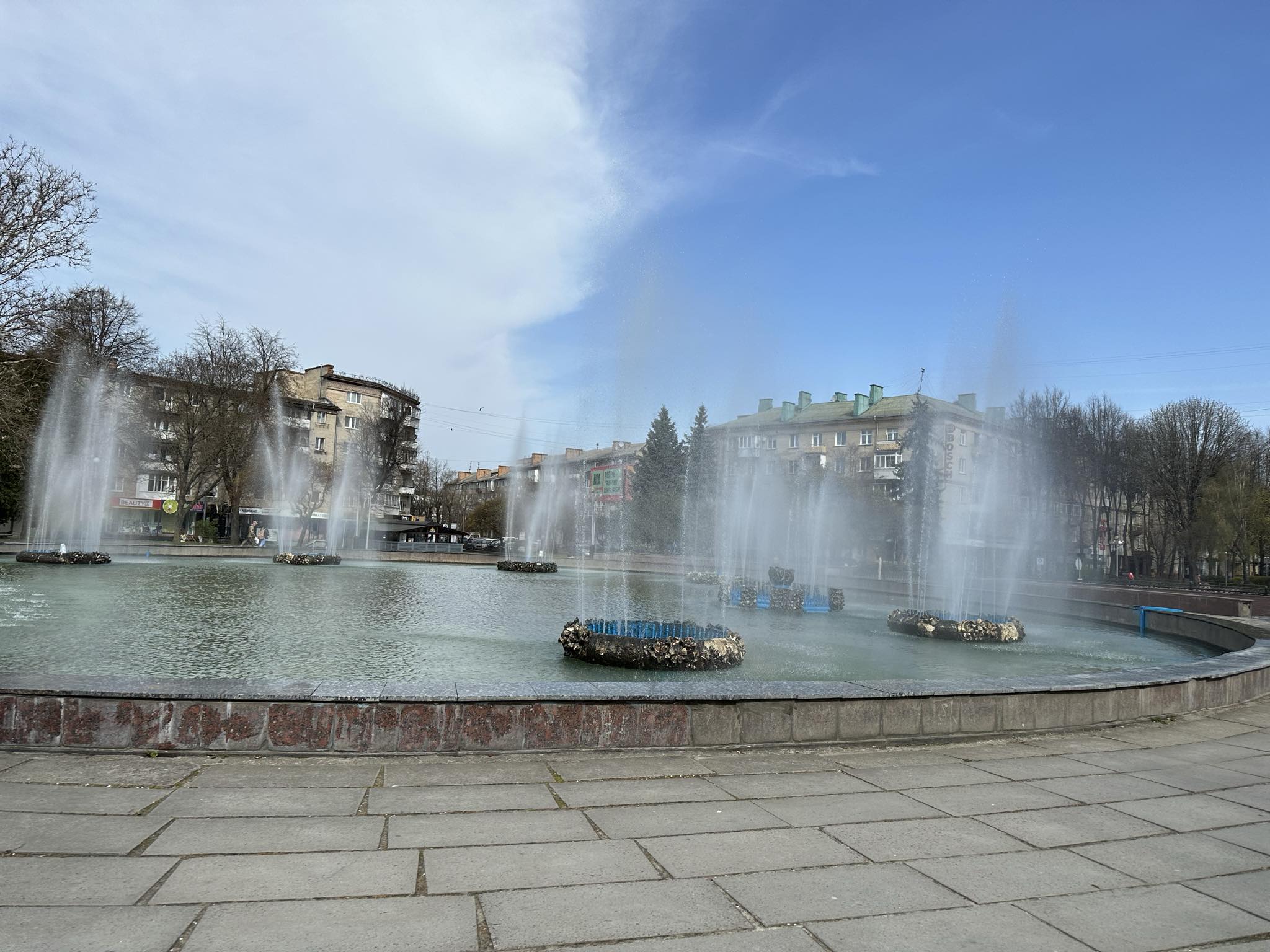 1 У Рівному запустили фонтани в тестовому режимі: готовність до Великодня